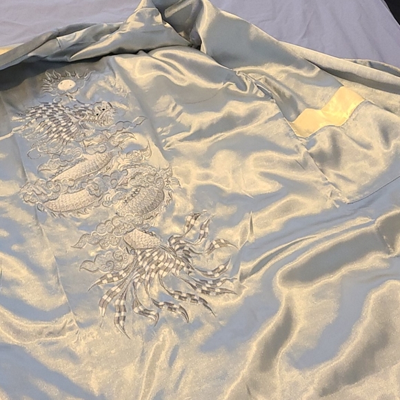 Vietnamese Robe - Picture 3 of 10